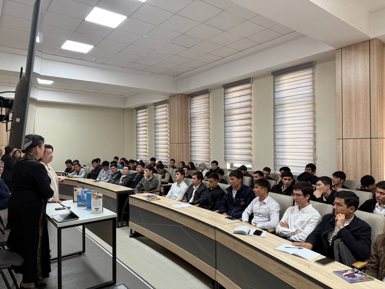 “Ustozim – hayotim chirogʻi” mavzusida tadbir boʻlib oʻtdi